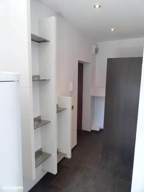 Przestronna kawalerka gotowa do zamieszkania. - Pełny obrazek: 5/8