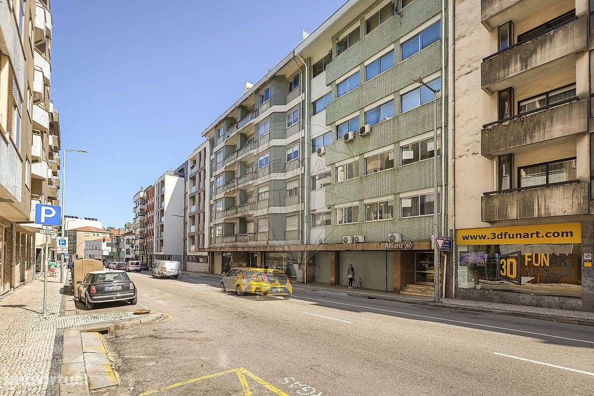Apartamento T4 na Rua Faria Guimarães em Paranhos - Porto-43