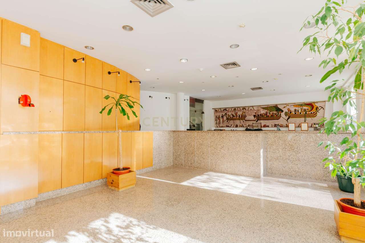 Espaço comercial amplo e versátil com localização estratégica à venda - Grande imagem: 4/25