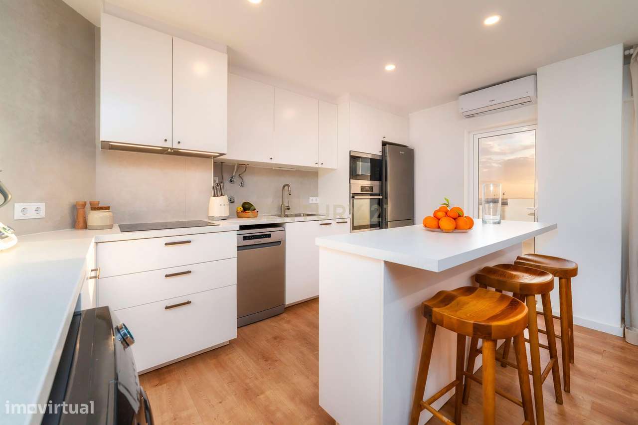 Apartamento T2 | Remodelado | Prédio com Elevador | Varandas | Faro - Grande imagem: 2/18