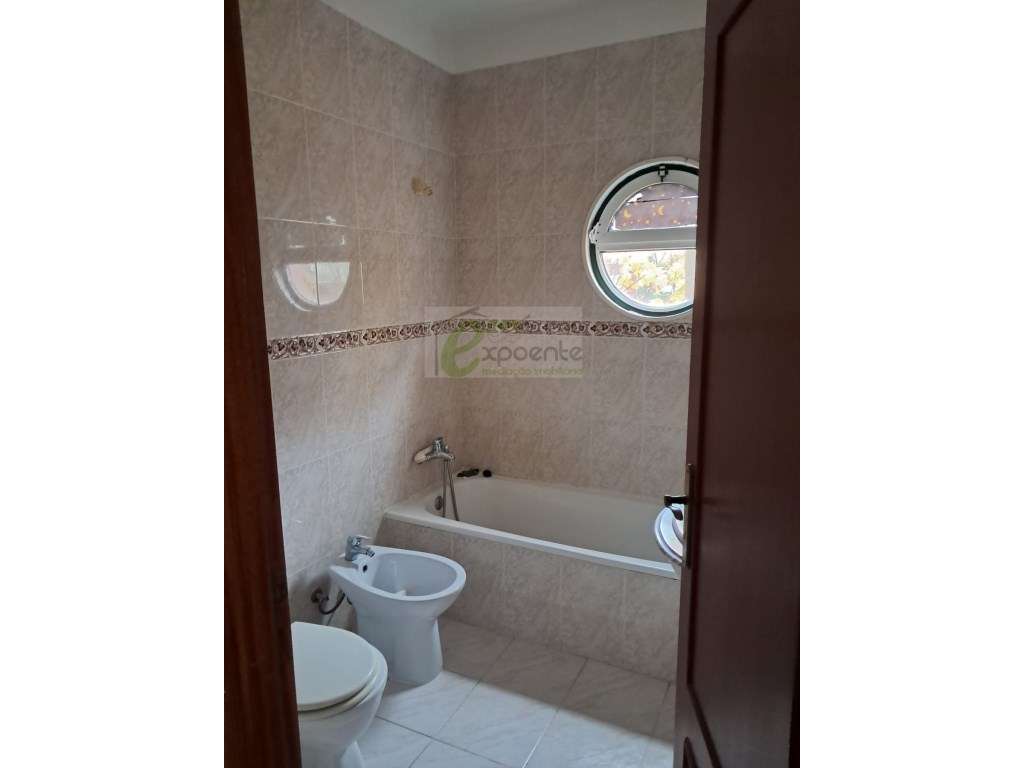 Arrenda-se Apartamento T3 - 1ºandar em Torres Novas - Grande imagem: 4/8