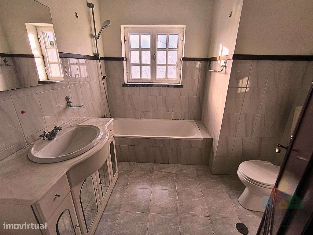 Moradia T3 Independente com terreno a 5 minutos de Tomar-8