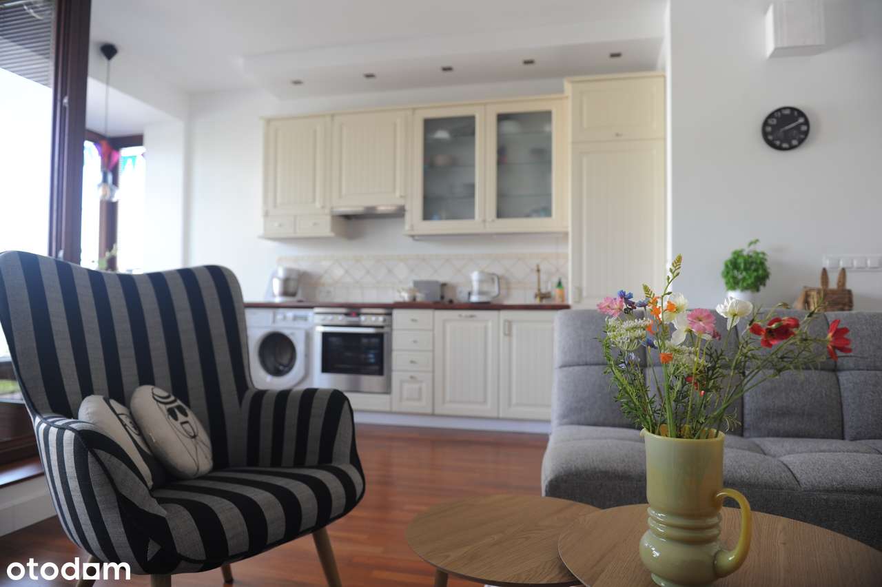 52 m przy parku Fort Bema. Po remoncie. Balkon z widokiem na zieleń