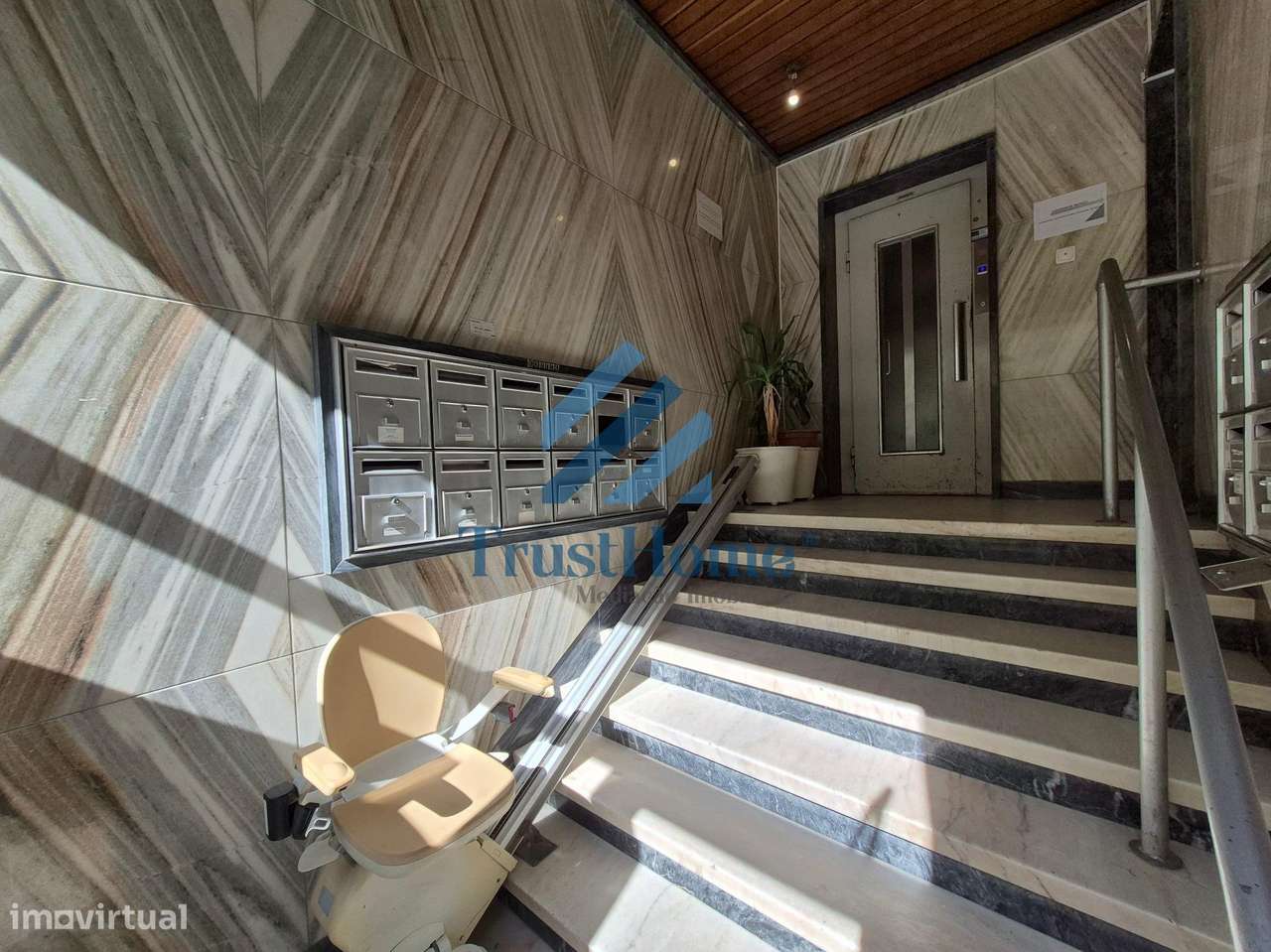 T2 Totalmente Remodelado c/ arrecadação 27m2 Benfica Lisboa-23