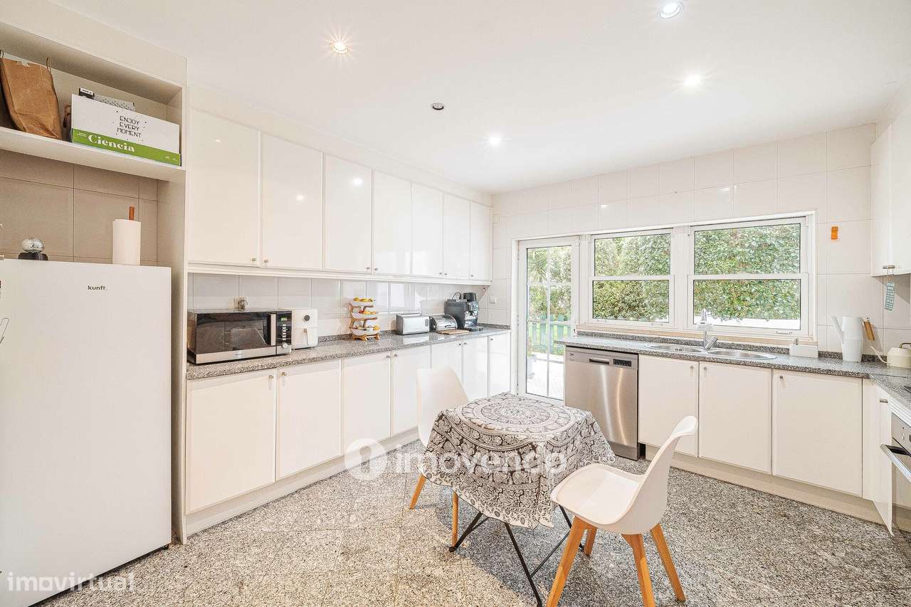 Moradia T5+2 com garagem, em condomínio com piscina, em Murches-12