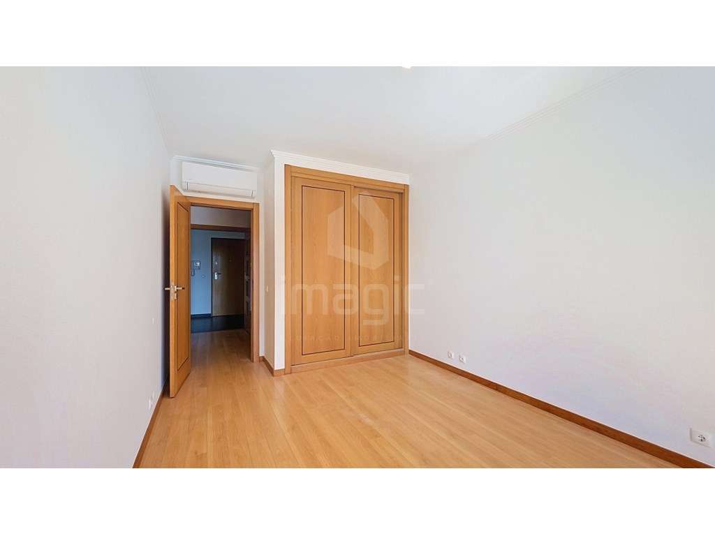 Apartamento T3 + sótão, usado, em Mafra.-19