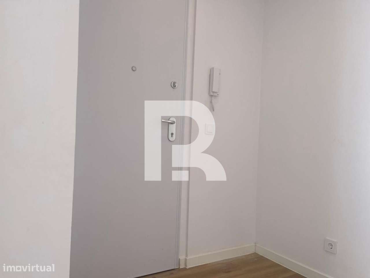 Apartamento T2 totalmente remodelado em Queluz-14