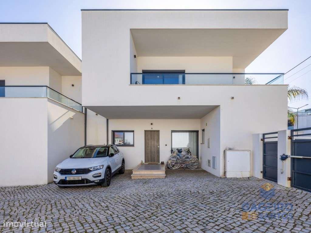 Moradia T4 - Moderna, Inteligente e Eficiente-12