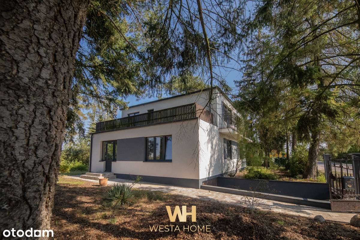 Dom wolnostojący w otoczeniu drzew. Zakroczym.-0