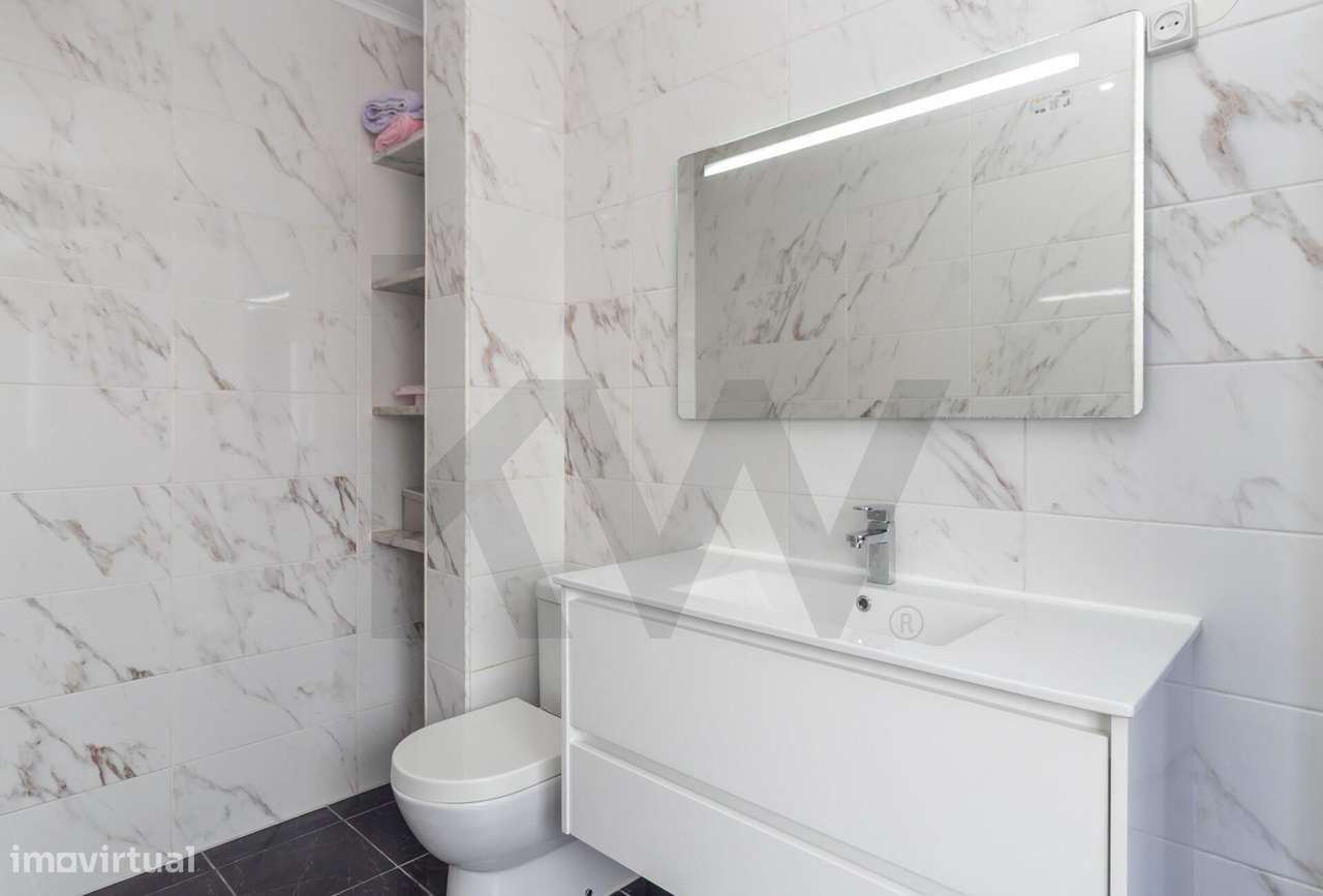 Apartamento T4 Duplex na Amora-44