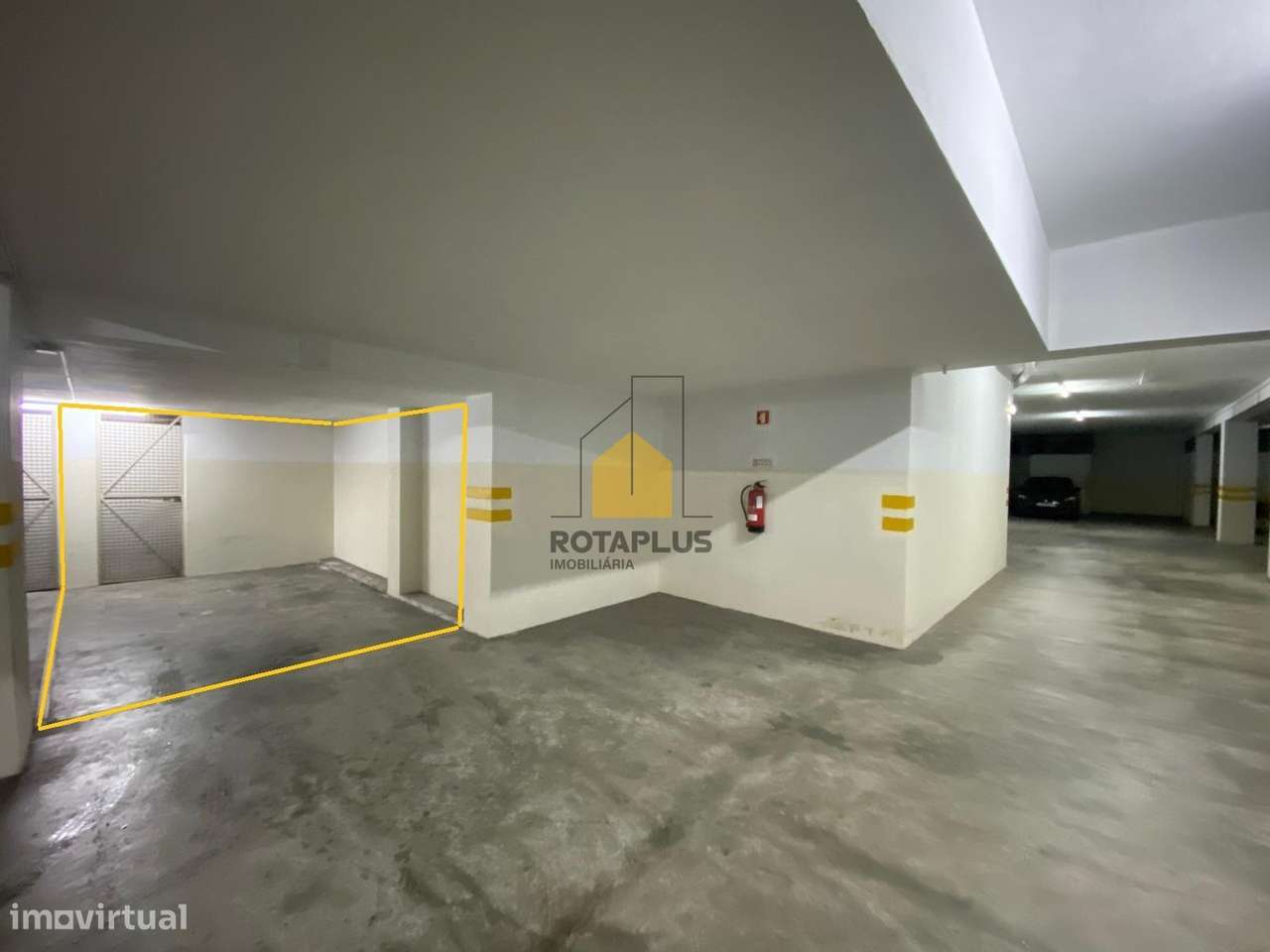 Apartamento T2 com excelentes áreas, varanda e garagem-14