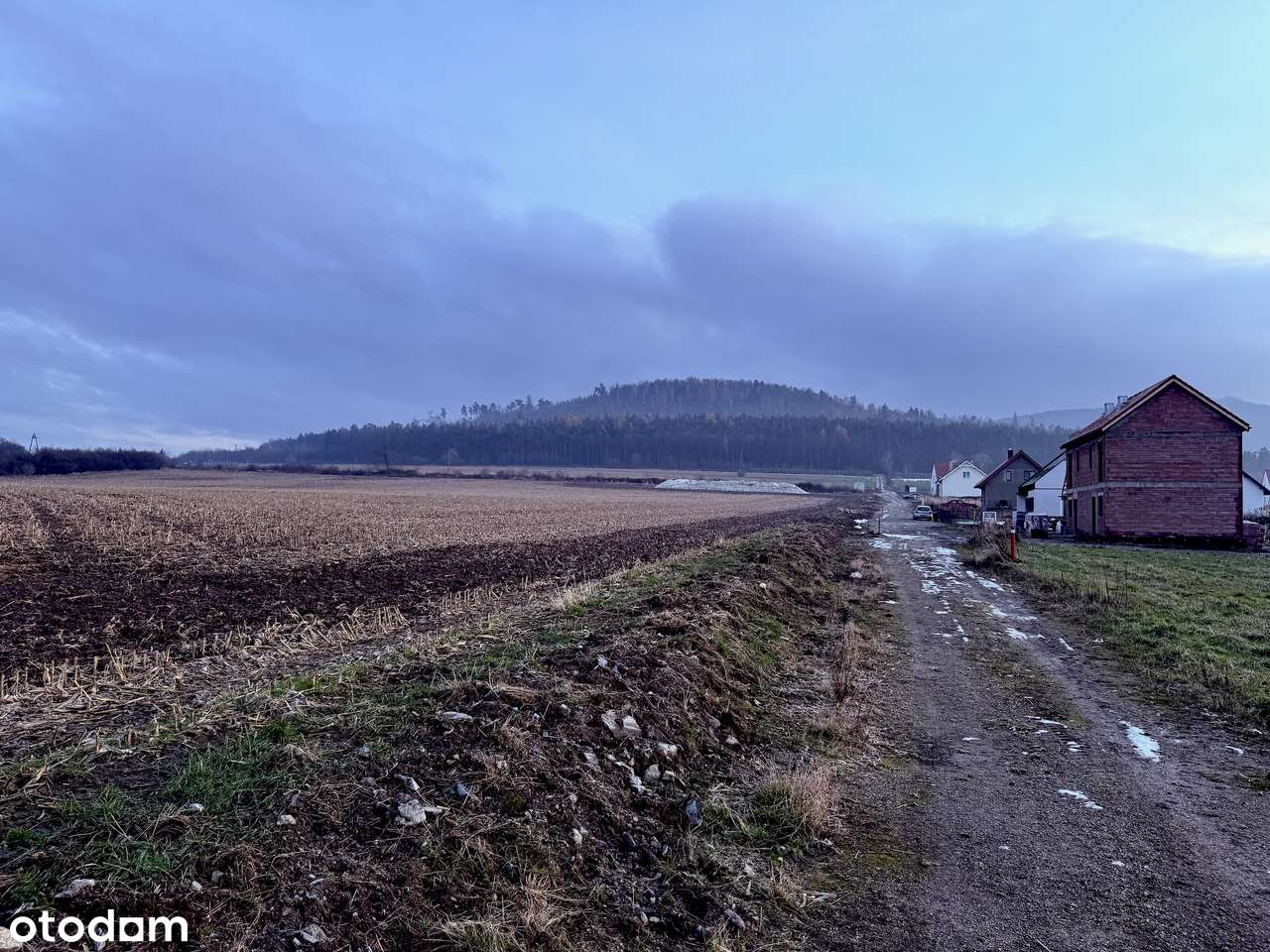 Atrakcyjna działka budowlana 1050 m² w Sobótce – widok na Masyw Ślęży - Pełny obrazek: 4/5