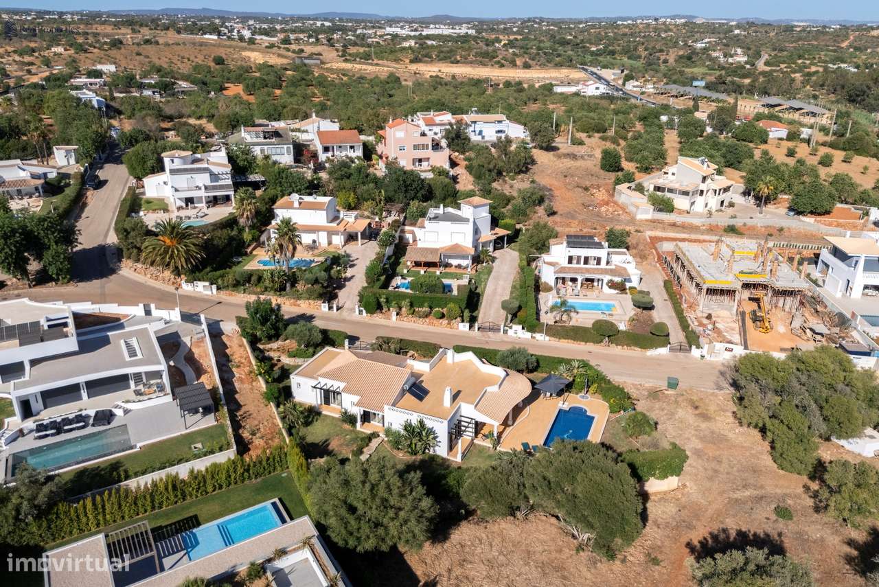 Moradia Térrea T4 Isolada em Albufeira – Um Refúgio de Luz, Conforto e-50