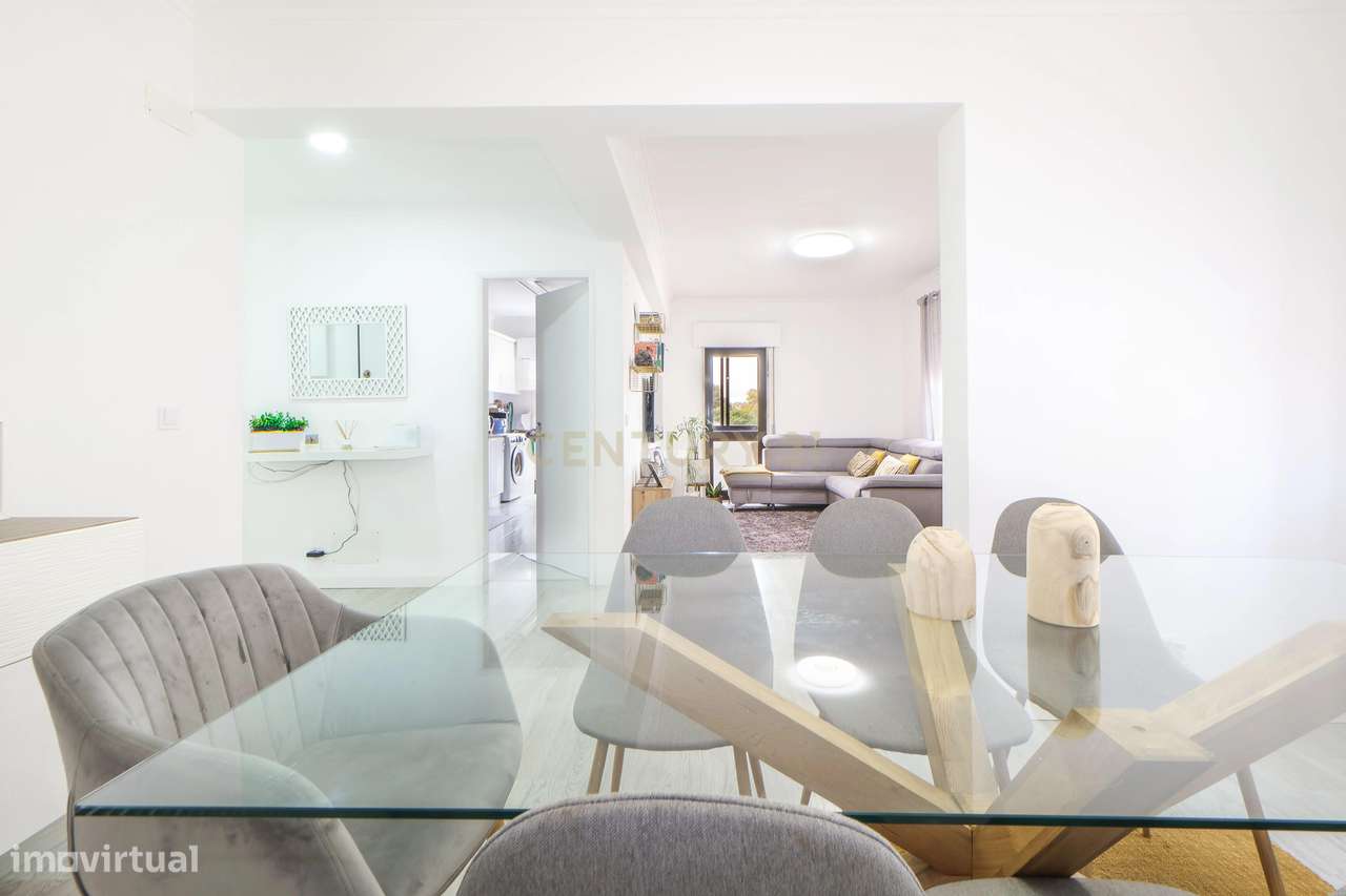 Apartamento T4, moderno e luminoso no Seixal-12