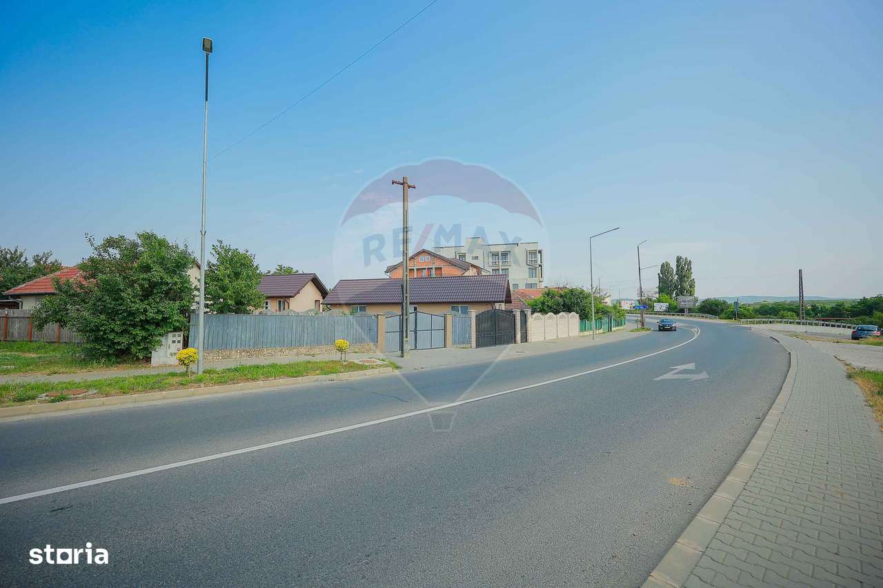 De vânzare Casă cu 2 camere și 1477 mp teren în Sânmartin - Imagine principală: 3/11