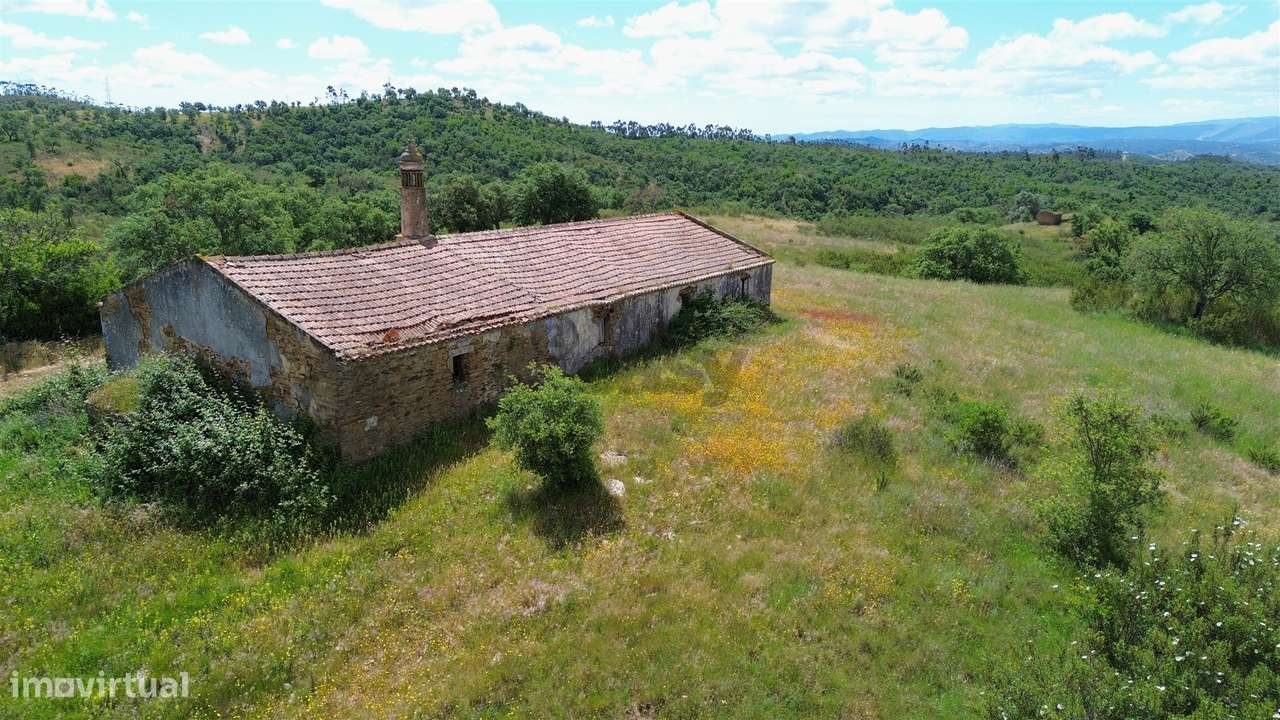 Refúgio alentejano com 45 hectares e vistas deslumbrantes em Odemira - Mais