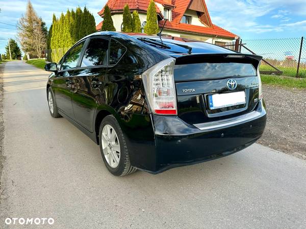 Toyota Prius 1.8 HSD Premium - 9