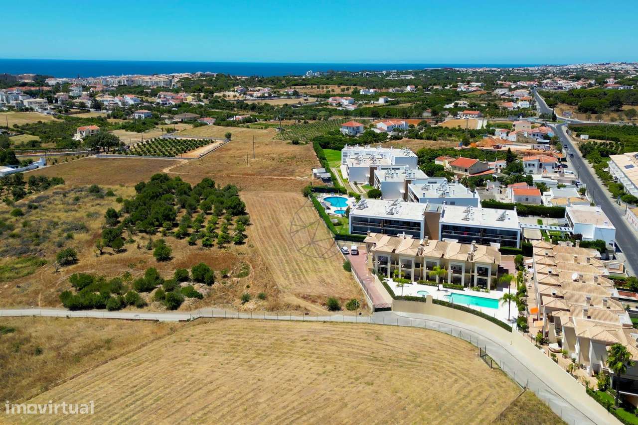 Terreno plano com projeto aprovado para construção de 5 moradias com p - Grande imagem: 4/15