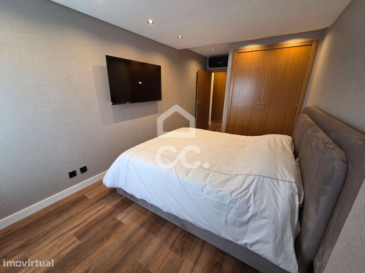 Apartamento T1 na Venda do Pinheiro com Garagem, Elevador e AC-30