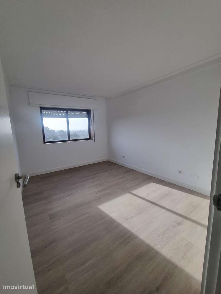 Oportunidade - T2 - Renovado - C/ Varanda - Forno, Rio Tinto, Areosa-3