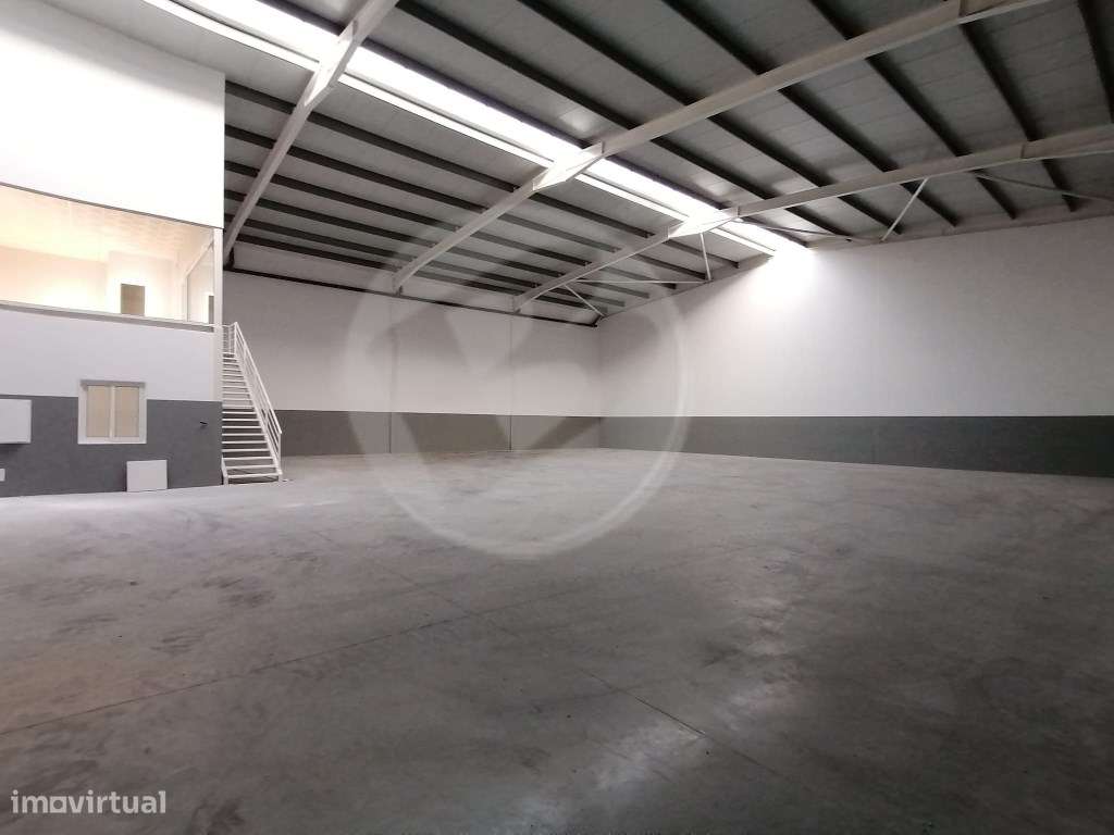 Armazém Novo com 505 m2 em Amorim na Póvoa de Varzim - Grande imagem: 1/27