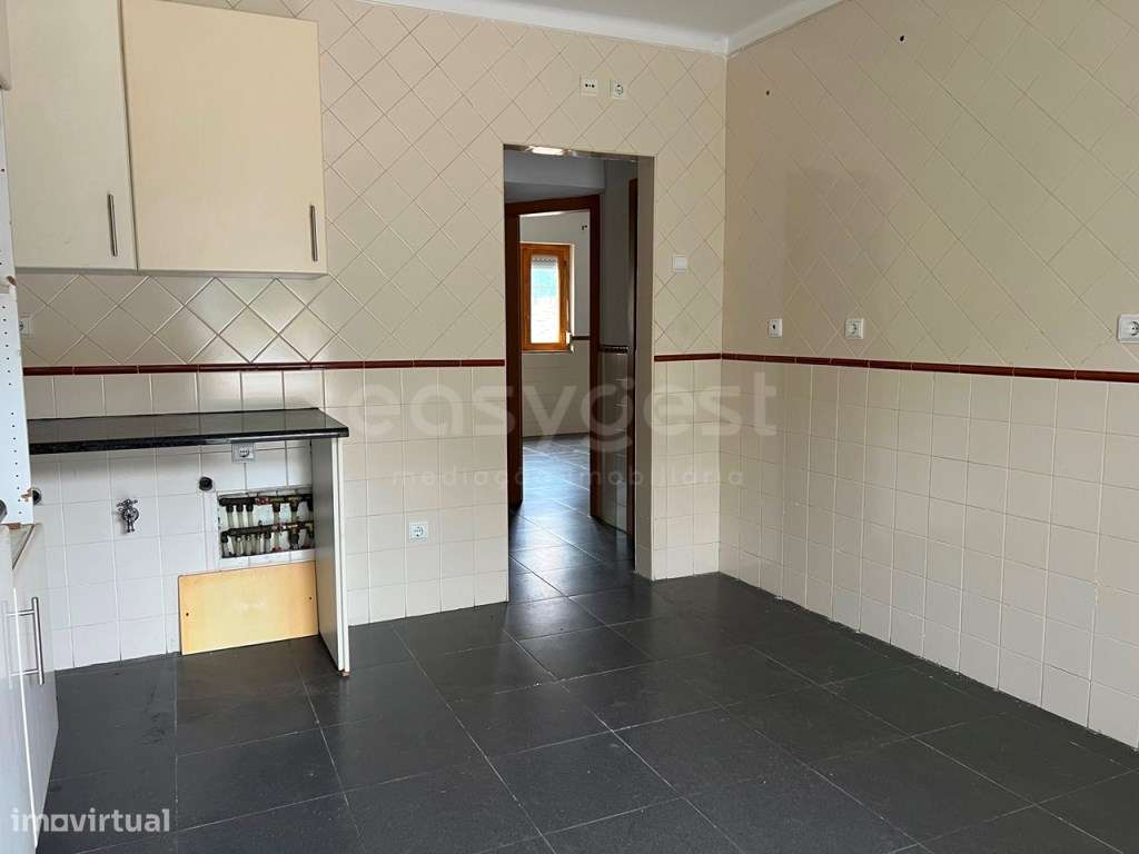 Apartamento T2 com 2 WC em Rés do Chão de Moradia , Barras - Azueir... - Grande imagem: 3/14