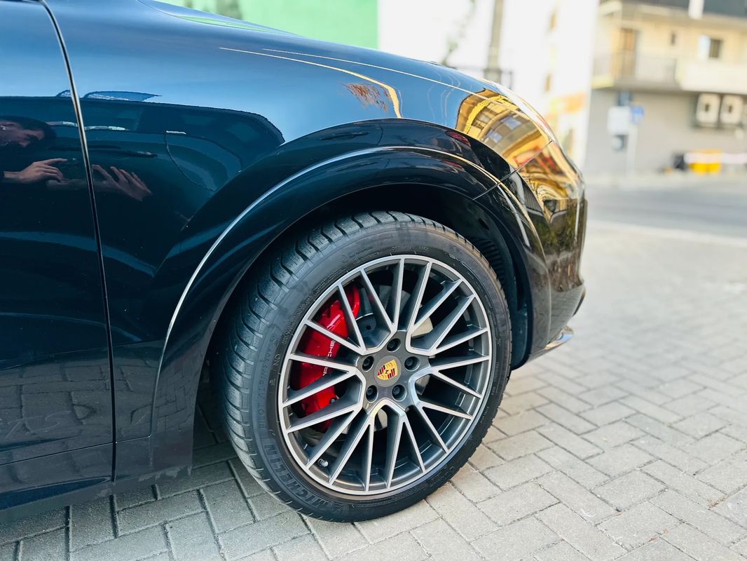 Porsche Cayenne Coupe GTS Tiptronic S - 40