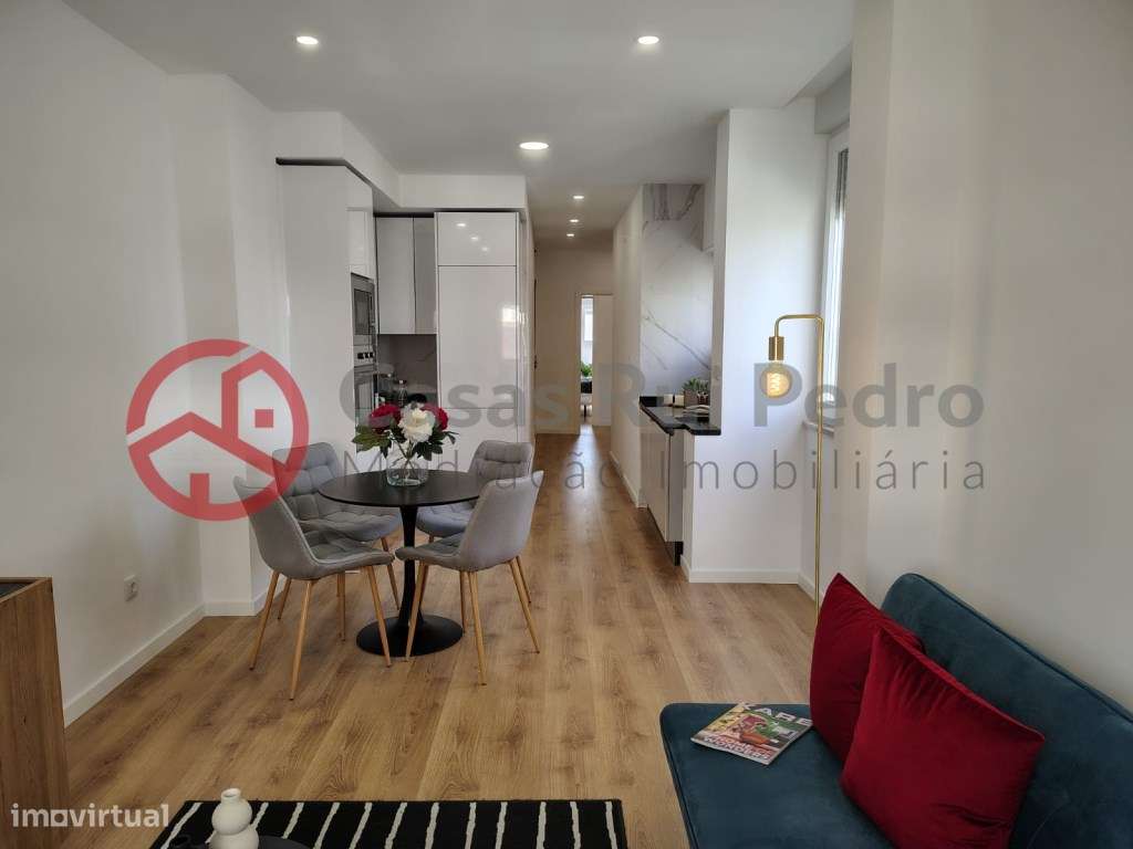Apartamento T3 totalmente remodelado, com duas frentes, na Estrada ... - Grande imagem: 2/21