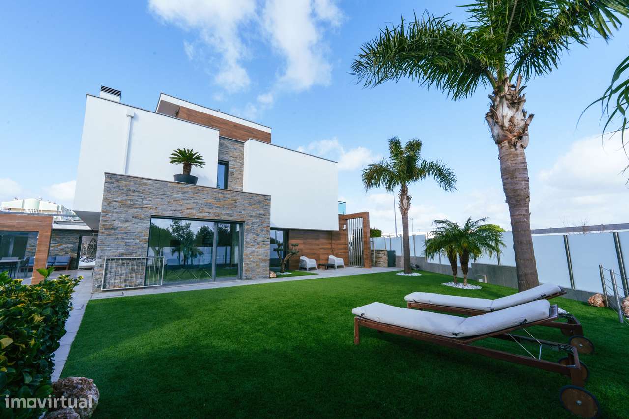 Moradia De Luxo 4 Suites e piscina fechada  5 min da praia - Grande imagem: 3/17