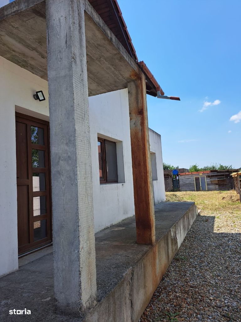 Casa in Osorhei 3 dormitoare, 2 bai, living, bucatarie - 86.000 Euro