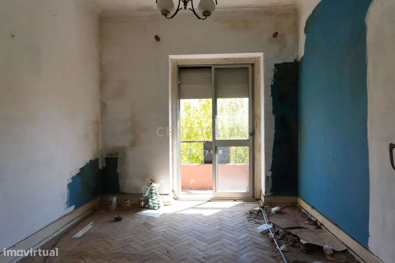 Apartamento T2 para Recuperação em Almada, Cova da Piedade-5