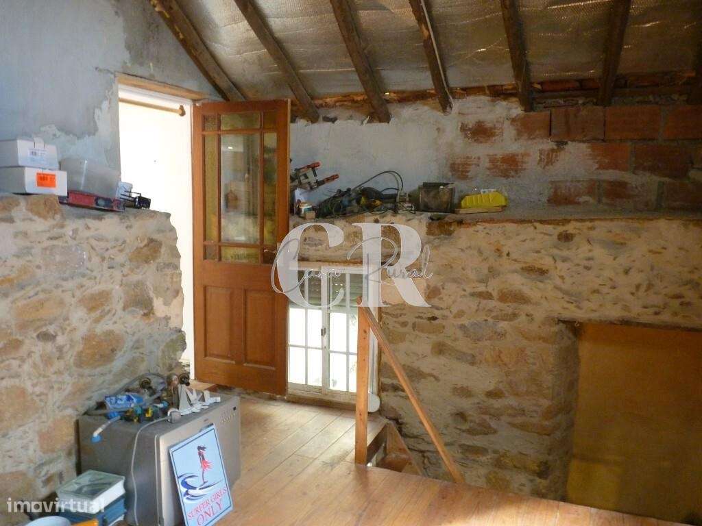 Duas casas habitáveis numa aldeia tradicional de montanha em Alvares,-36