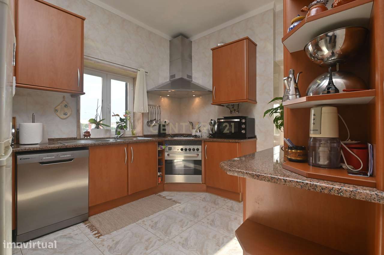 Oportunidade Única em Carnaxide | Terreno + Moradia com Elevado Potenc-19