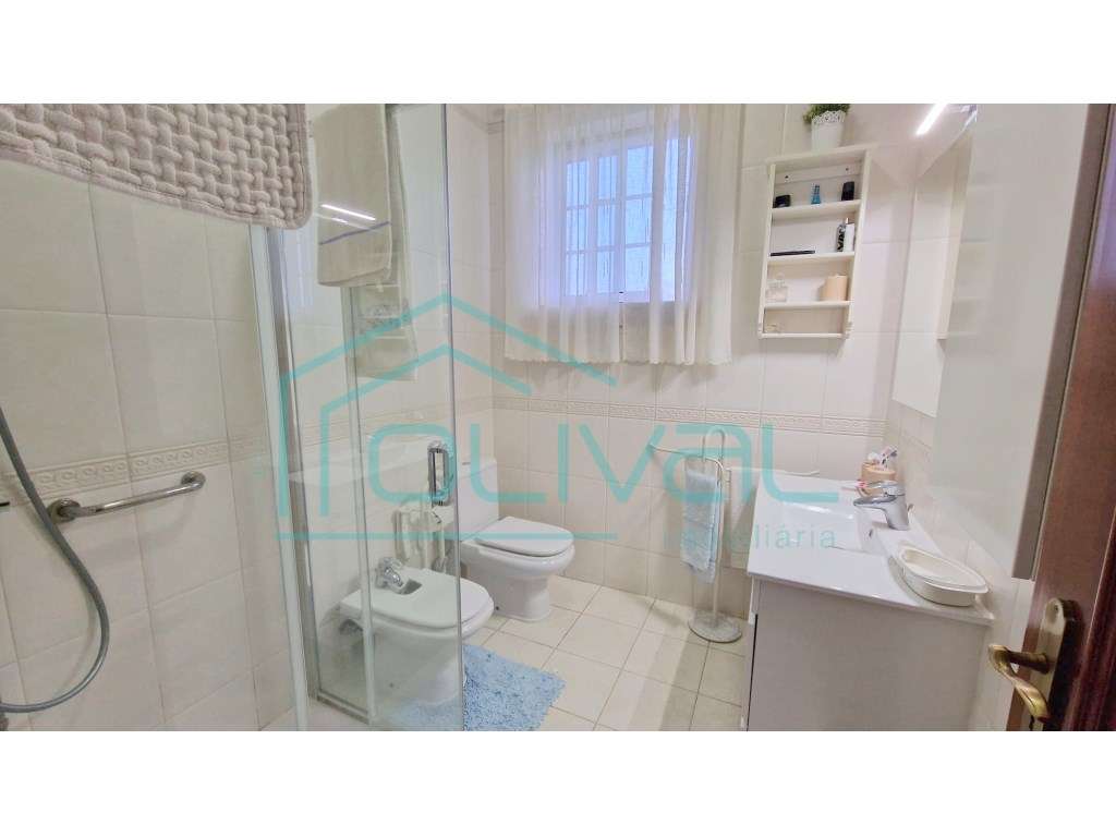 Espaço Comercial com armazéns-16