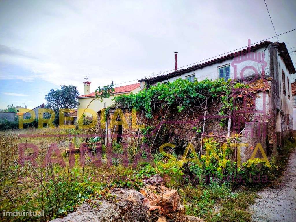 Moradia para reabilitar. Arquitetura tradicional portuguesa.
Neces... - Grande imagem: 4/12