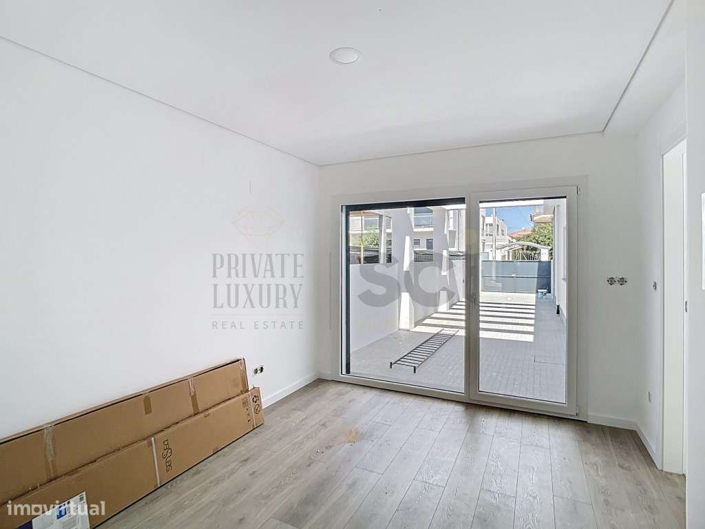 Moradia Térrea independente T3+1 em Fernão Ferro, boas áreas-19