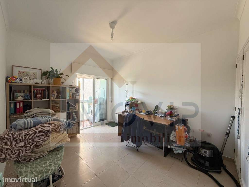 Apartamento T3 totalmente remodelado em zona nobre Setúbal-18