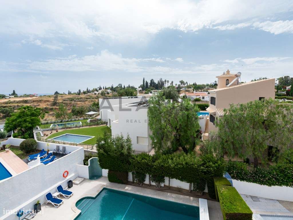 Magnífica Moradia de 2 Pisos com Vista Mar no Carvoeiro - Grande imagem: 4/36