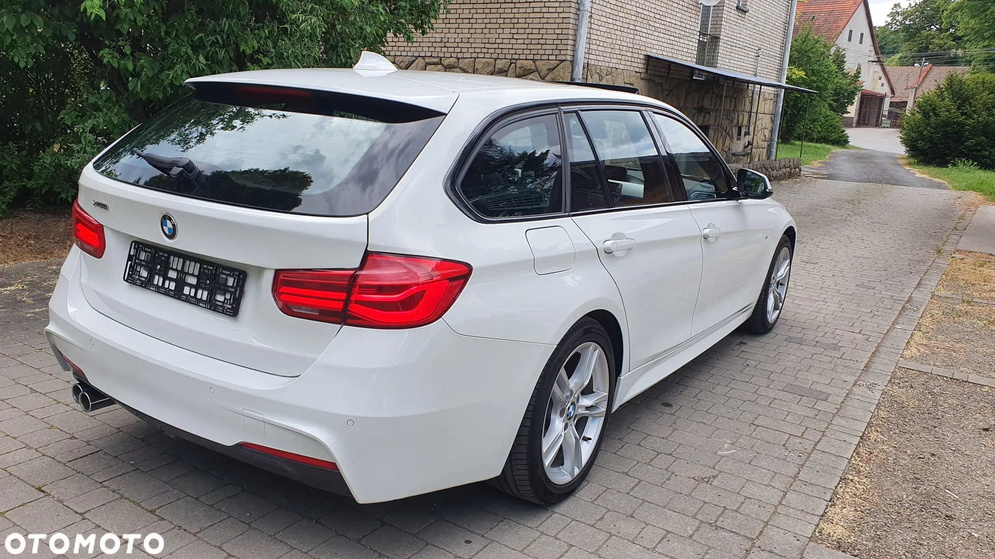 BMW Seria 3 320d Touring xDrive M Sport - 9