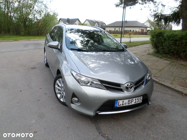 Toyota Auris 1.6 Premium + - 3