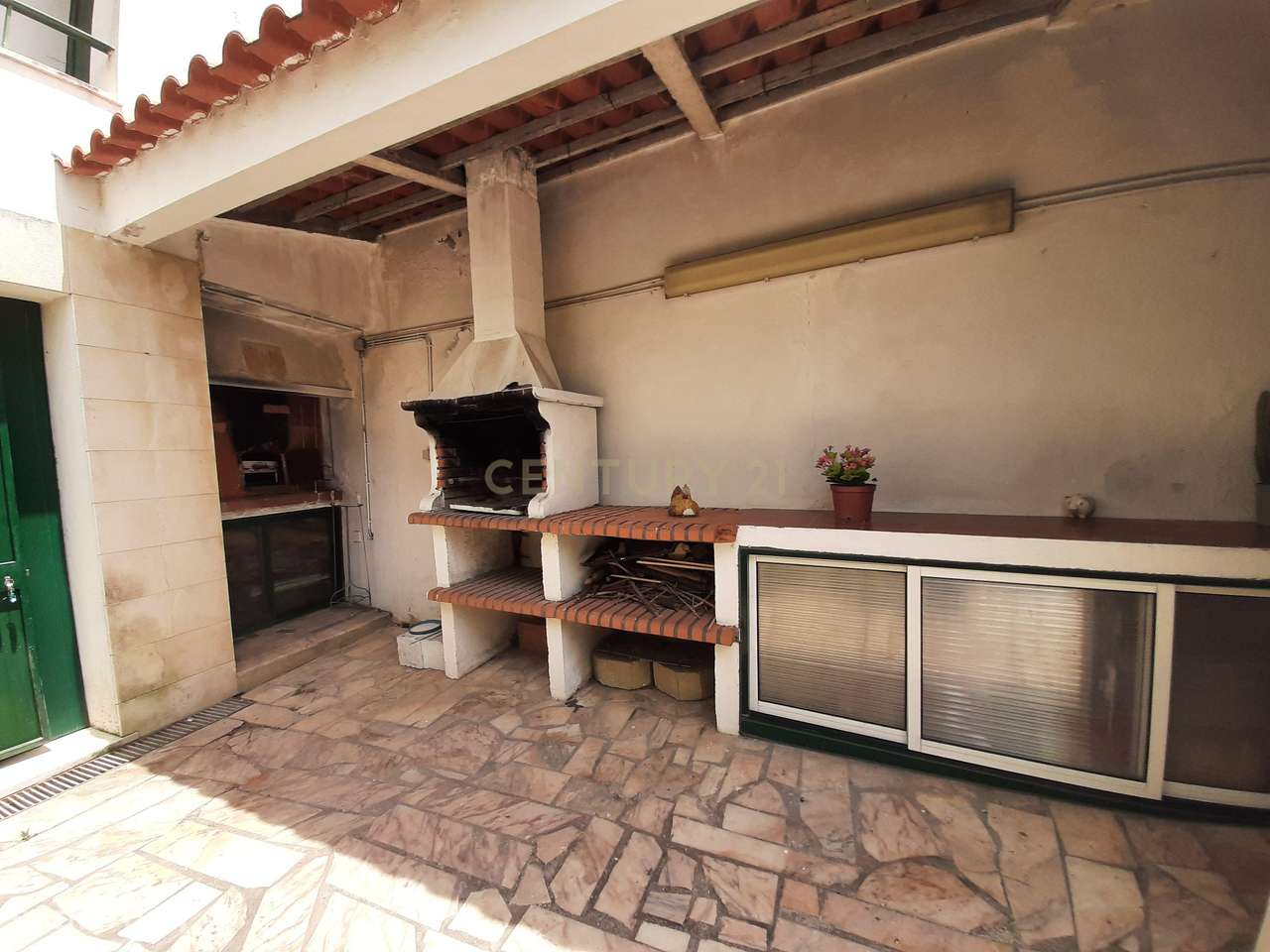 Espetacular Moradia T3 em Lousa com Garagem e Varandas-45