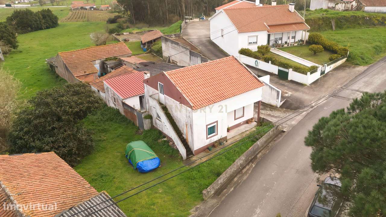 Casa t2 e vários anexos inserida num terreno com uma área 5600 m2 em - Grande imagem: 4/31