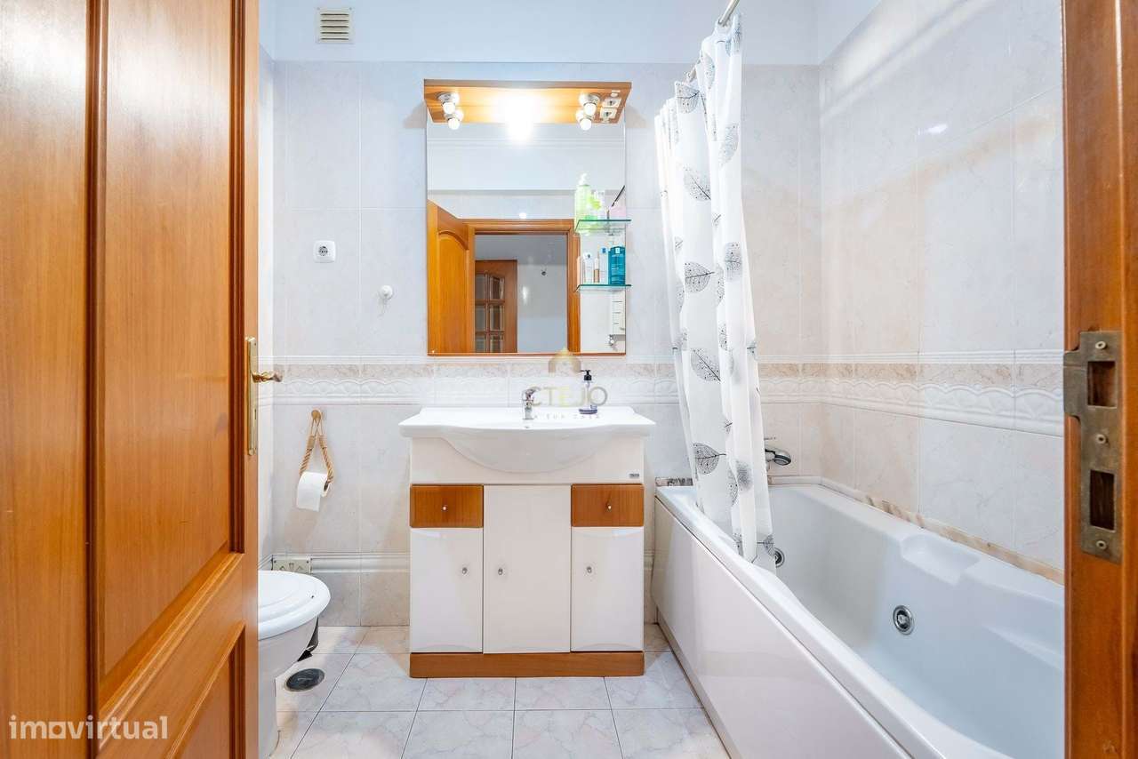 Apartamento T3 com Vista Rio em Póvoa de Santa Iria-14