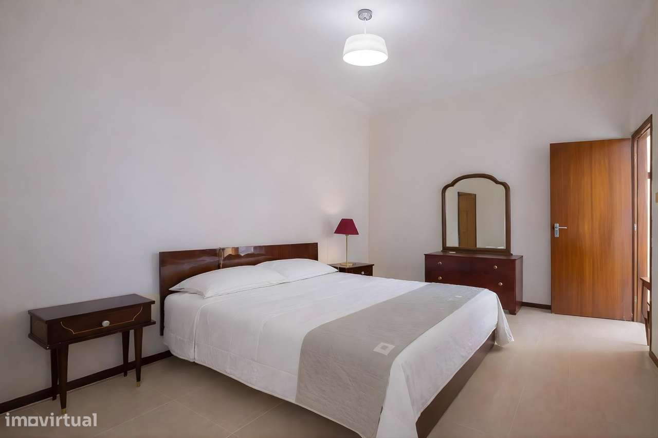 Moradia T8 na Póvoa do Varzim | Oportunidade de Investimento com...-13