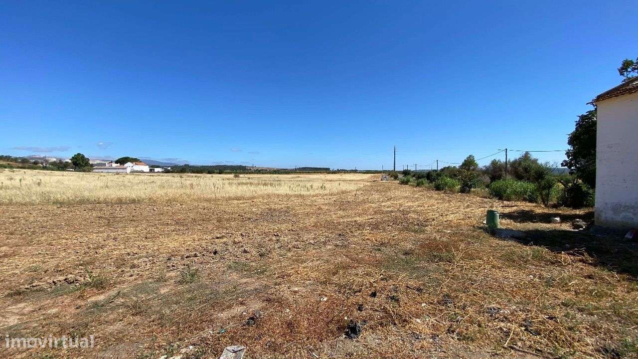 Lote de terreno com 53.162,5m2, localizado a 3Km do Nó do Carregado-11