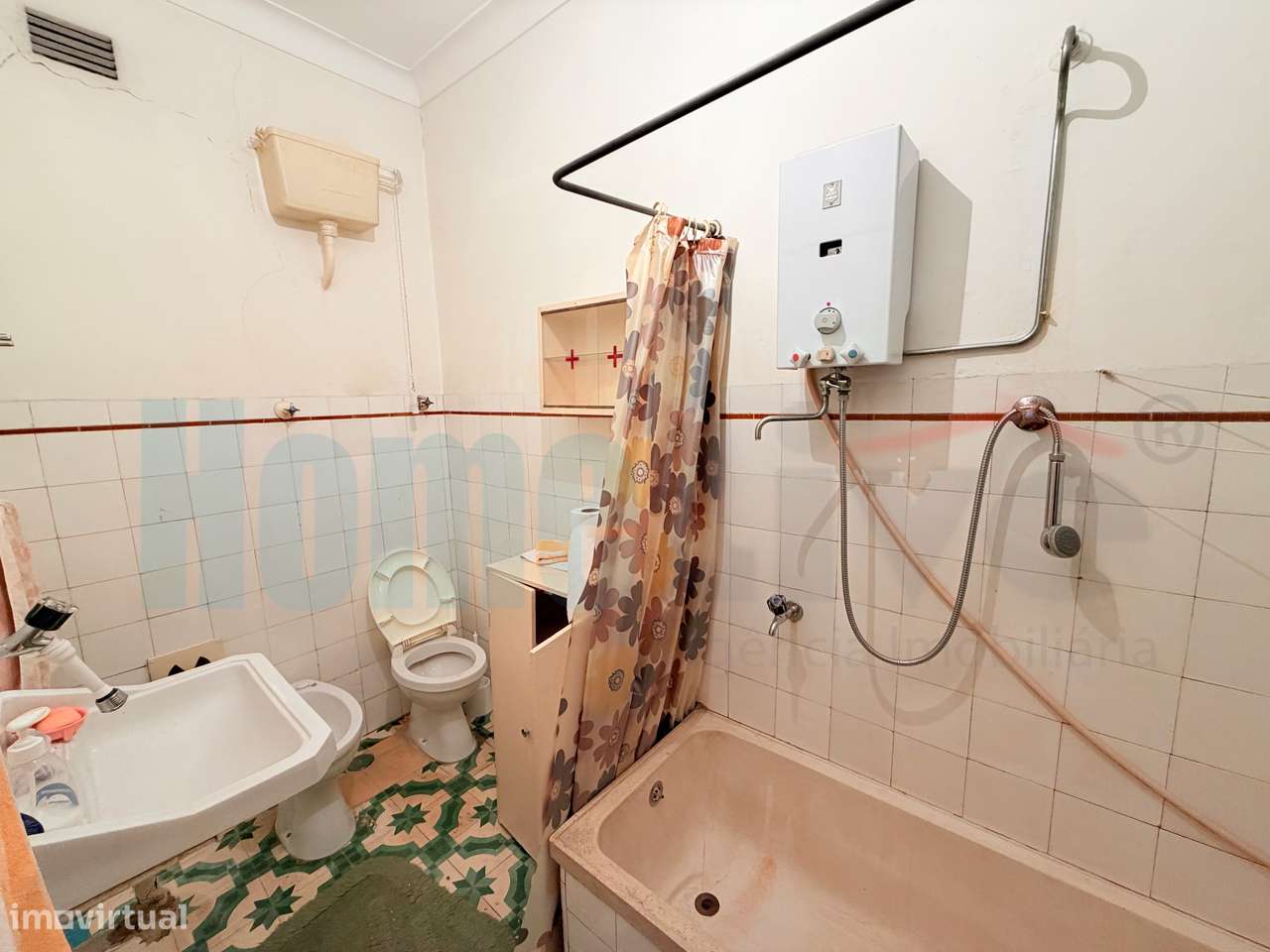 T2 com varanda, luz natural e localização central-5