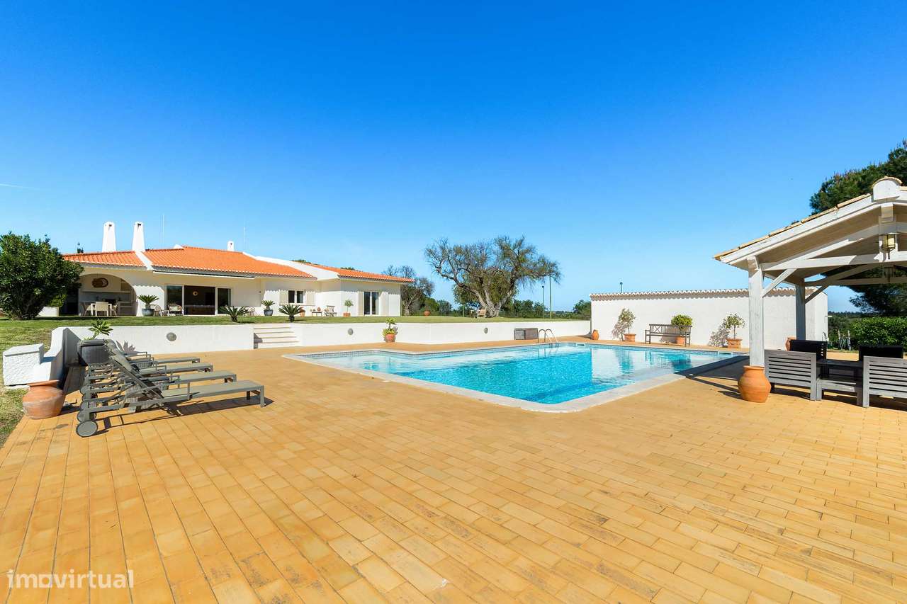Moradia de luxo com piscina, anexo, campo de ténis  e jardim-37