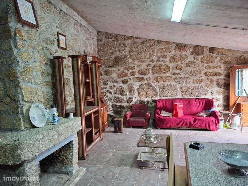 Casa Rústica e terrenos - Grande imagem: 5/7