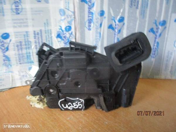 Fecho 5K1837016B VW POLO 5 2010 FD 7 PINOS - 3