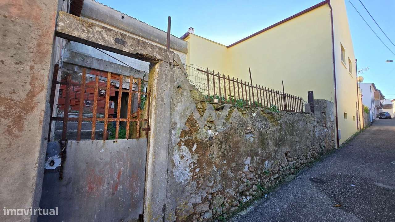 Moradia T2 com pátio para Reabilitar em Alfarelos - Grande imagem: 4/19